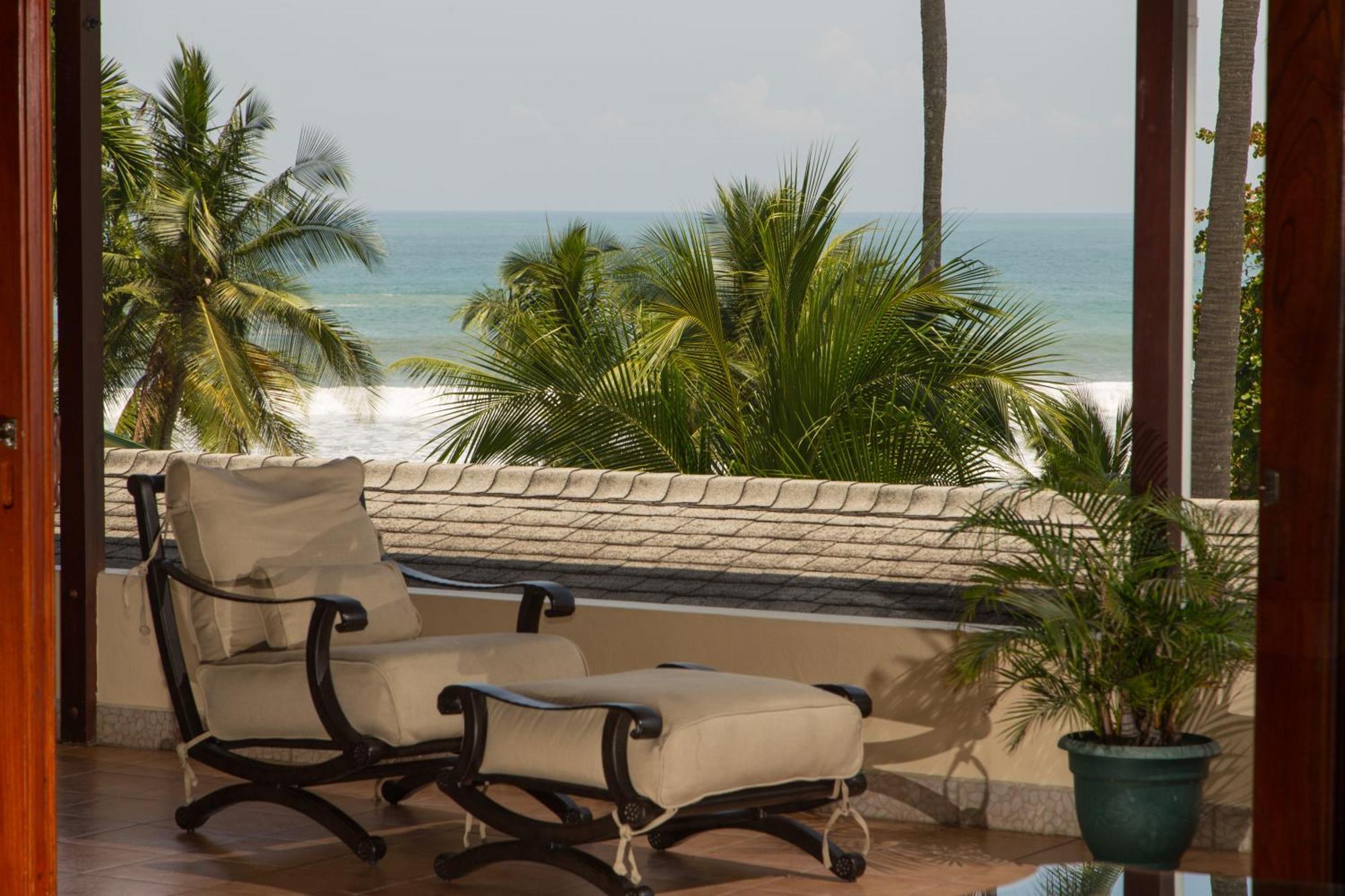Club Del Mar Oceanfront Hotel 4*