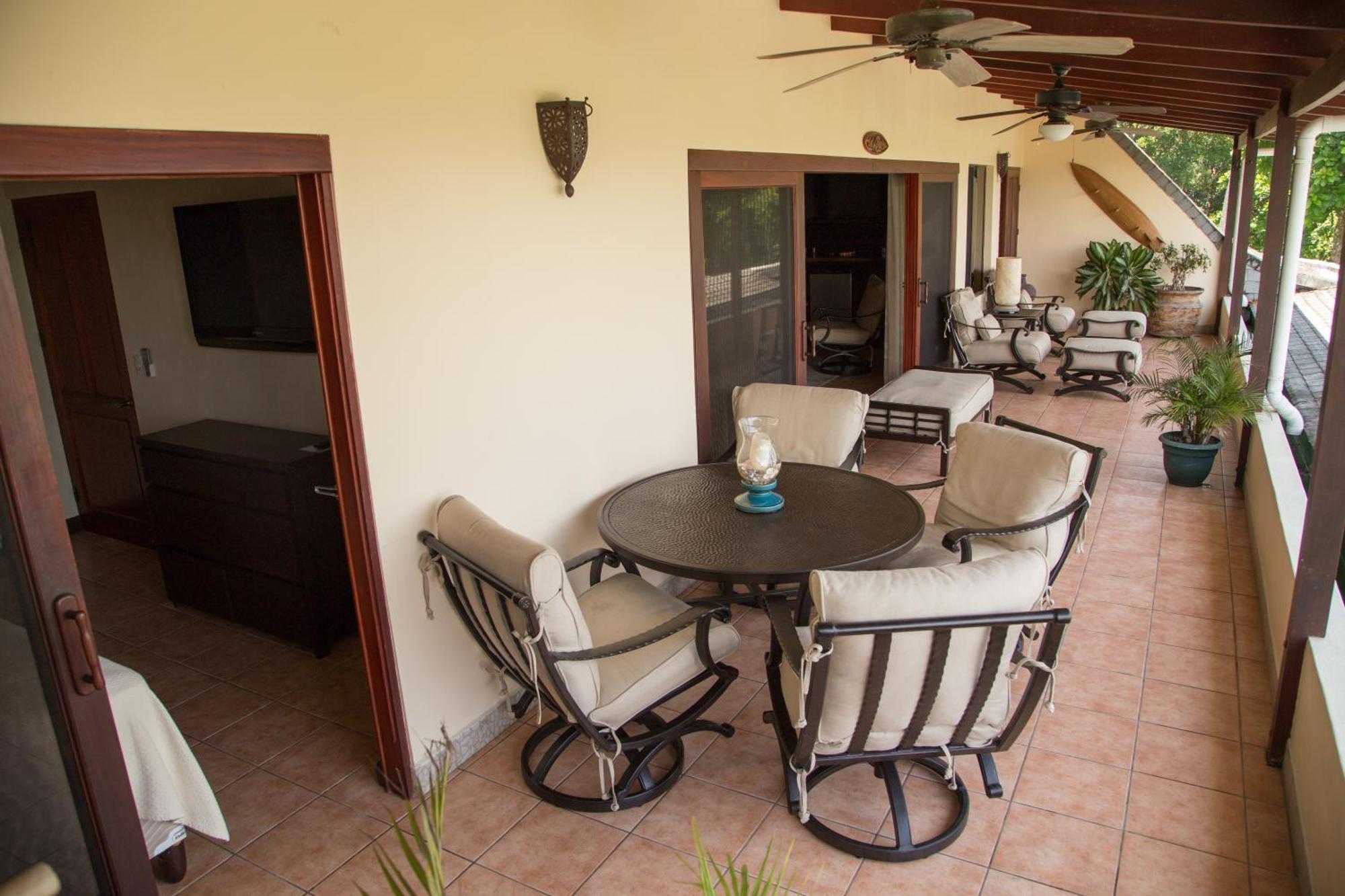 Hotel Club Del Mar Oceanfront