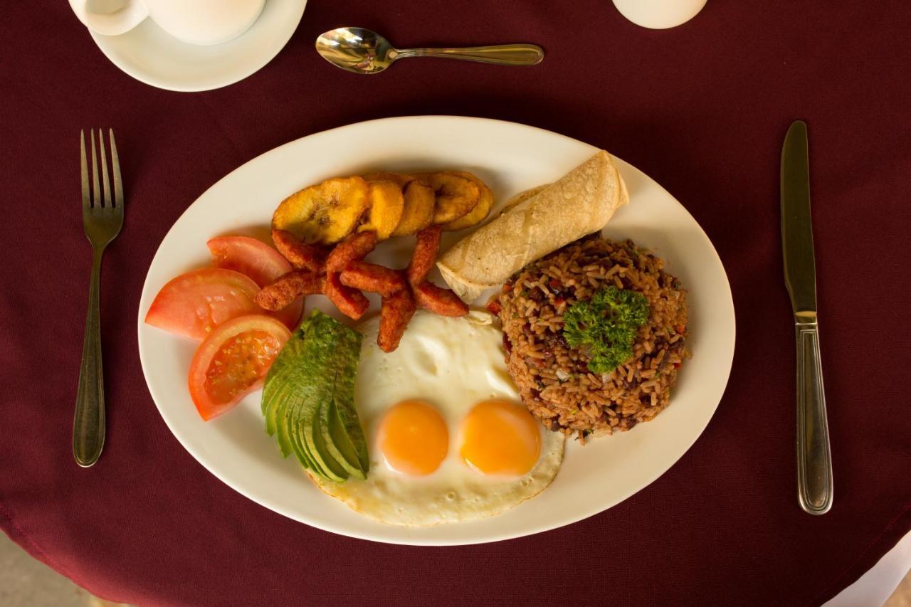 Club Del Mar Oceanfront Hotel 4*