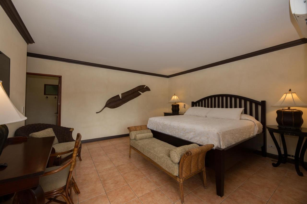 Hotel Club Del Mar Oceanfront 4*