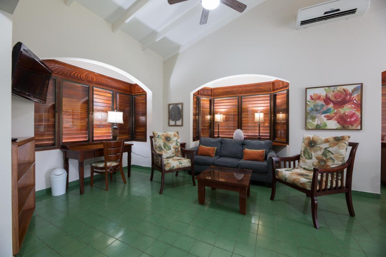 Club Del Mar Oceanfront