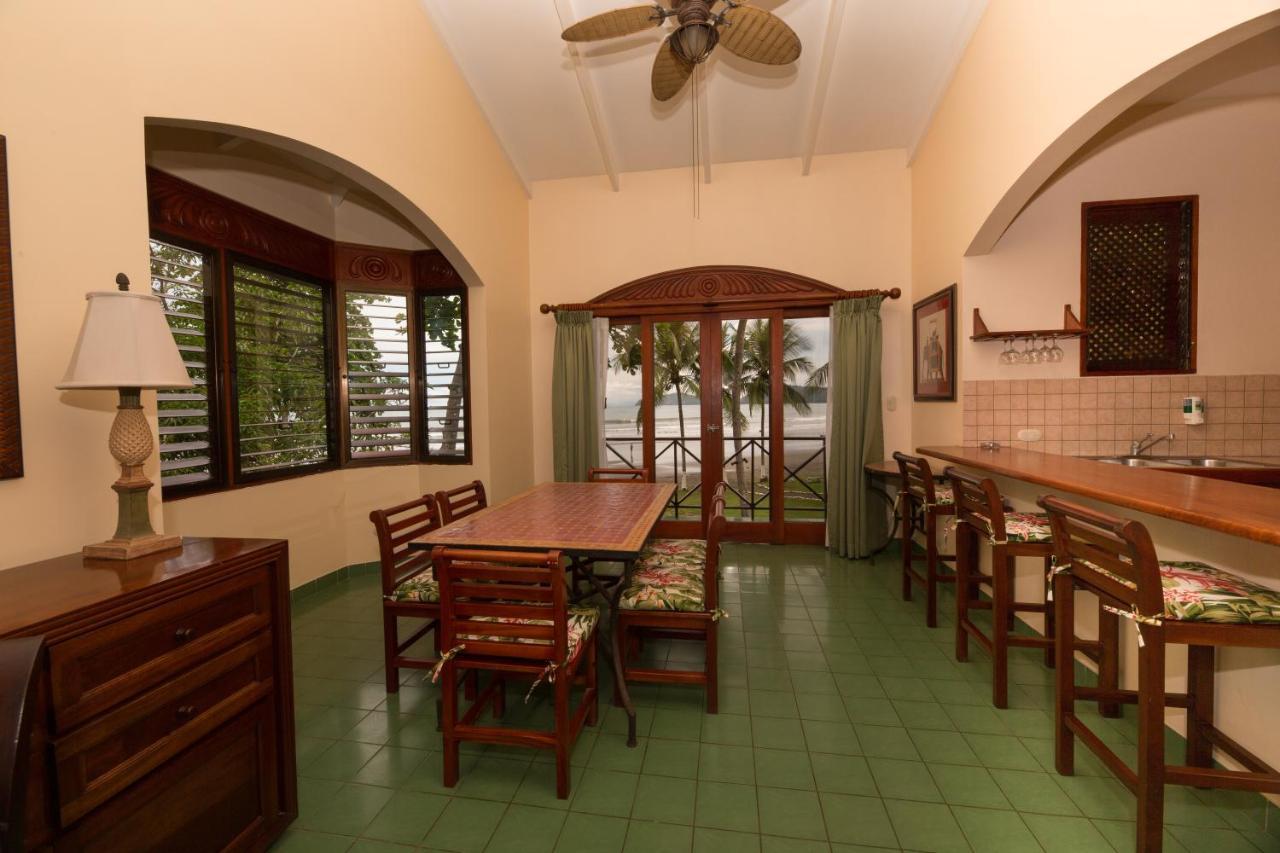 Club Del Mar Oceanfront Hotel